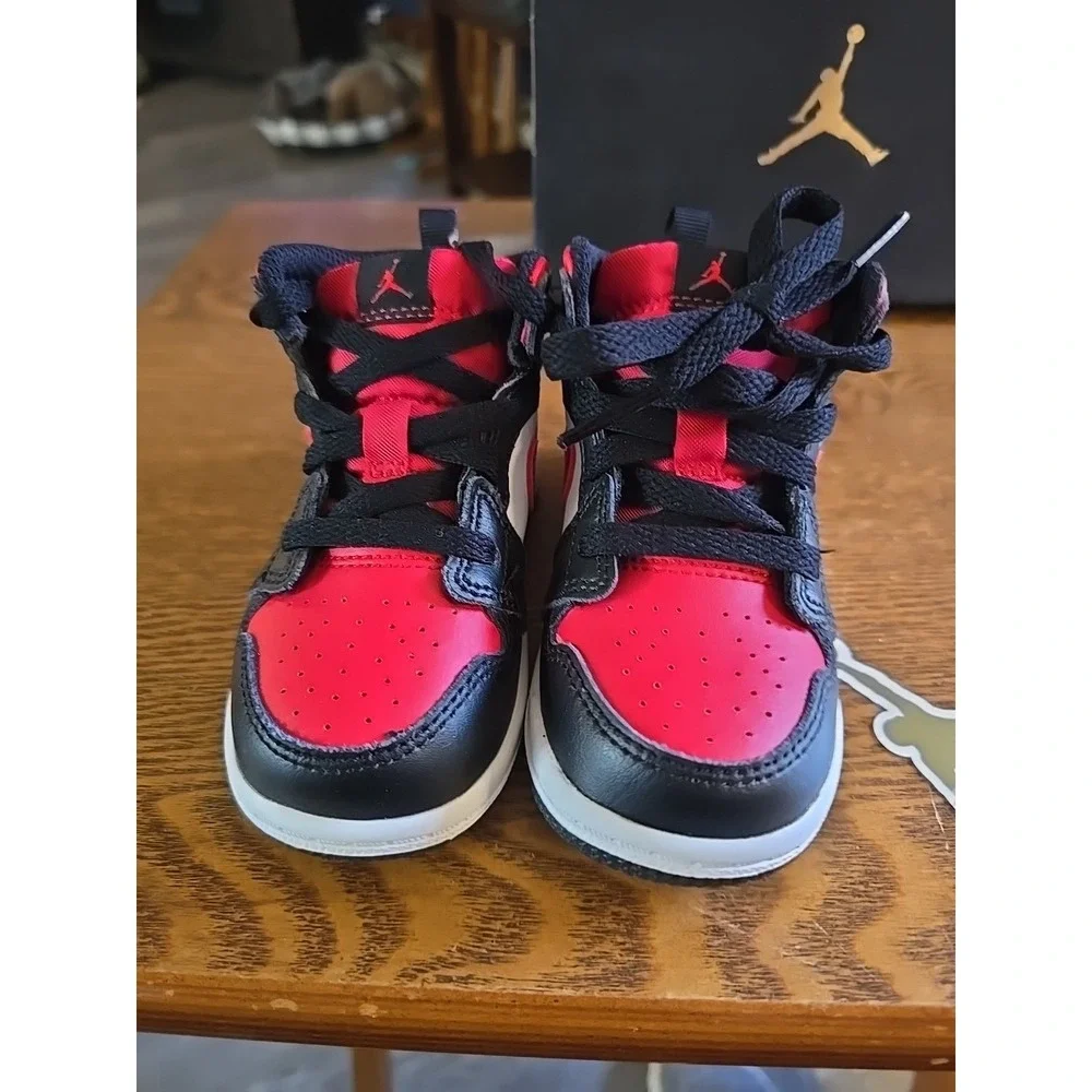 Jordan‎ 1 Mid Bred Toe Size 6c